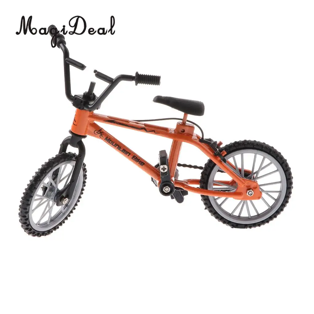 4 Pieces 1:24 Scale Alloy Miniature Finger Bike Bicycle Diecast Vehicle Model Playset Desk Gadget Toy Novelty Gift