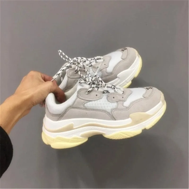 

2018 new ladies casual shoes flat bottom wild breathable shock absorber travel shoes