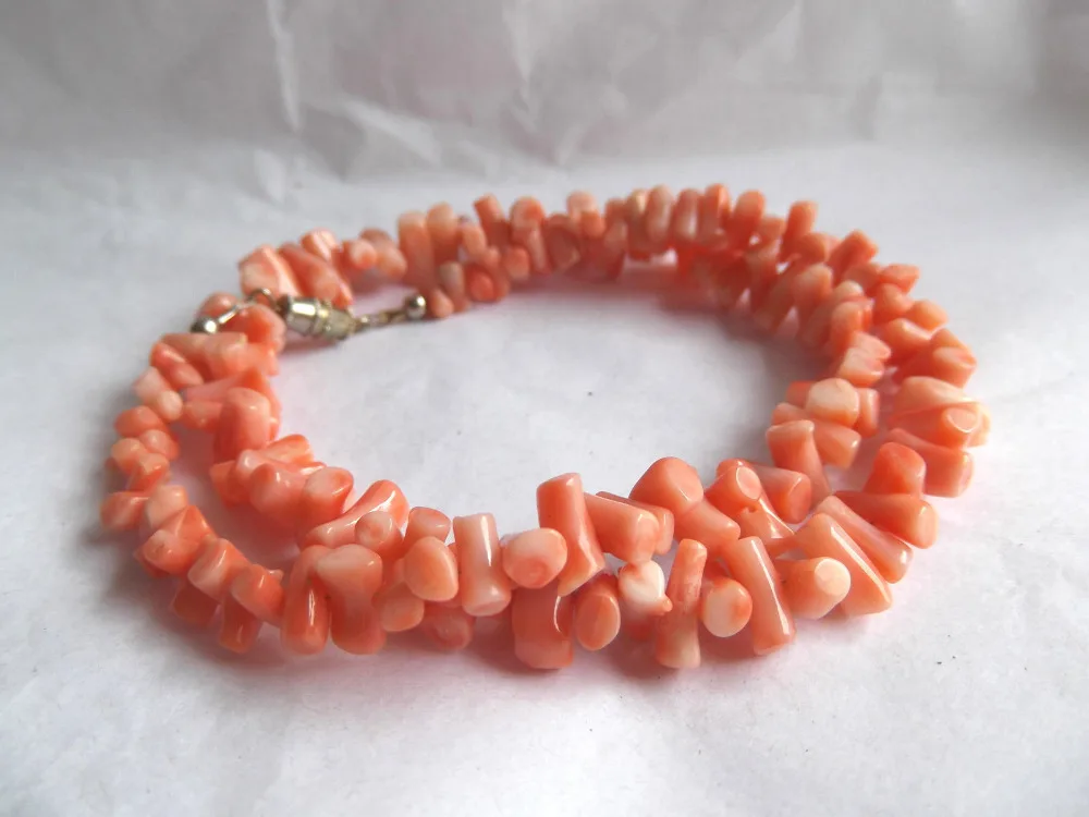 

1095 Vintage Angel Pink Coral Graduated Bead Necklace