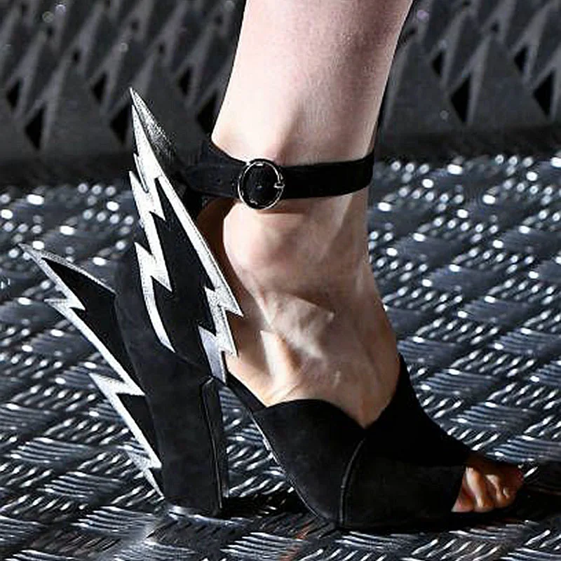 JAWAKYE/стильные сандалии с украшением в виде крыльев на высоком каблуке; сандалии с открытым носком; Летняя женская обувь для вечеринок