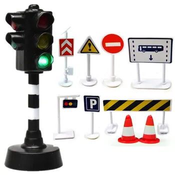 

2018 New Arrival 1 Traffic Light Toy and 9 pcs Road signs Roadblocks Electronic Toys Indicator light Model Railroad Kids toys