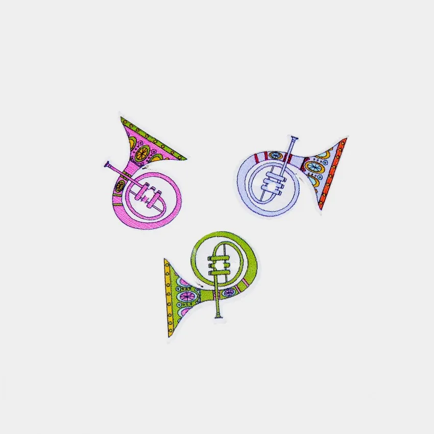 Free shipping 50 Random Mixed Lovely 2 Holes French Horn