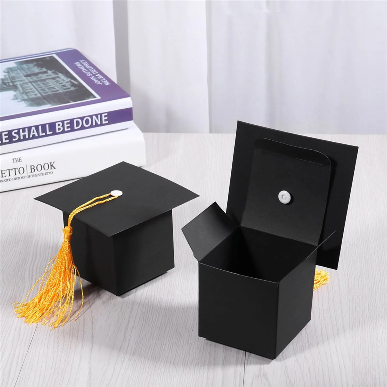 

Behogar 20PCS Elegant Trenchers Cap Shape Candy Gift Favor Boxes for Wedding Graduation Birthday Christmas Festivals Party