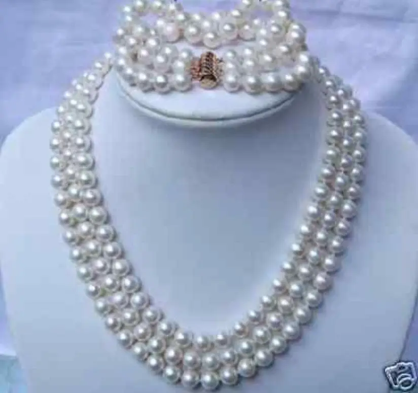 

Selling 3ROW WHITE FRESHWATER PEARL NECKLACE & BRACELETS