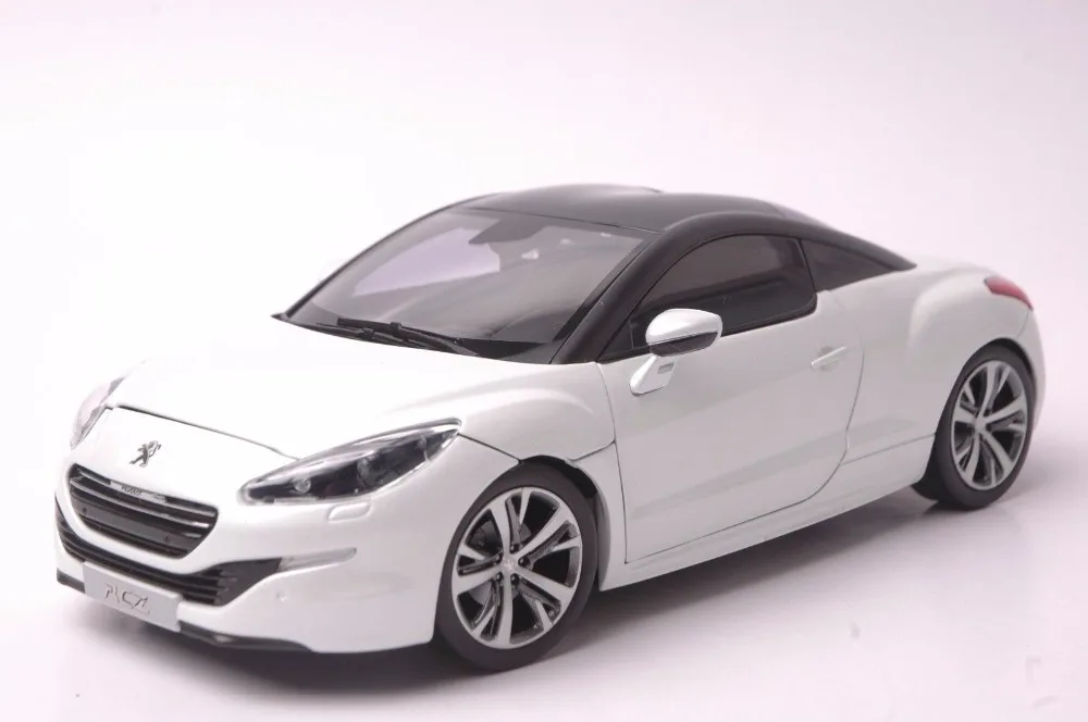 

1:18 Diecast Model for Peugeot RCZ R 2012 White Coupe Alloy Toy Car Miniature Collection Gift XKR S