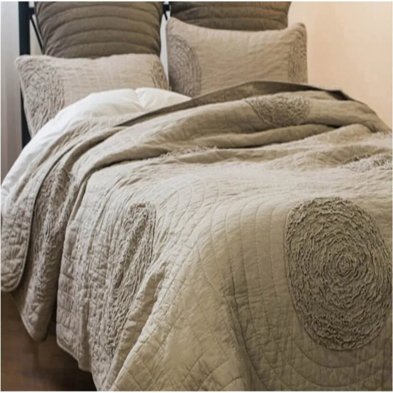 

Free shipping 3pcs 100%cotton embroidery handmade patchwork quilt bedspread full queen king size the air conditioning bed cover