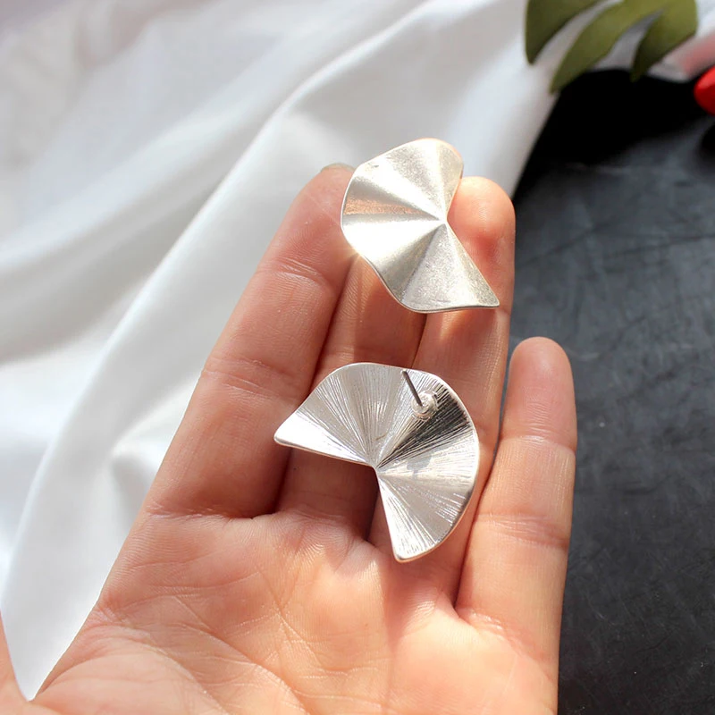

SRCOI Punk Fold Metal Fan Metal Geometric Earrings Simple Temperament Female Statement Jewelry Brincos Female Earrings New