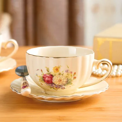 Креативные европейские фарфоровые кофейные чашки набор костяного фарфора наборы посуды Китайский Свадебный чайный набор украшения дома аксессуары - Цвет: one coffee cup B