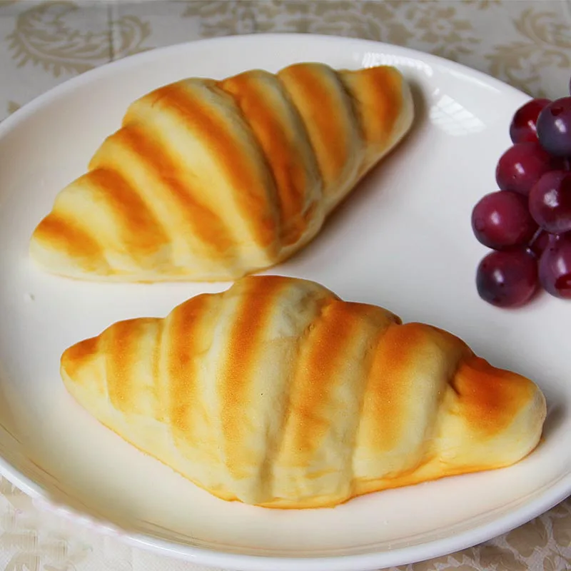 

Artificial PU Slow Rebound Simulation Conch Bread Kitchen Shop Display Squishy Food Photography Props 16*8*5cm (L*W*H)