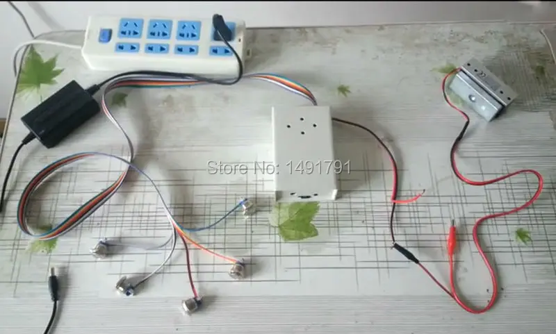 four metal button props