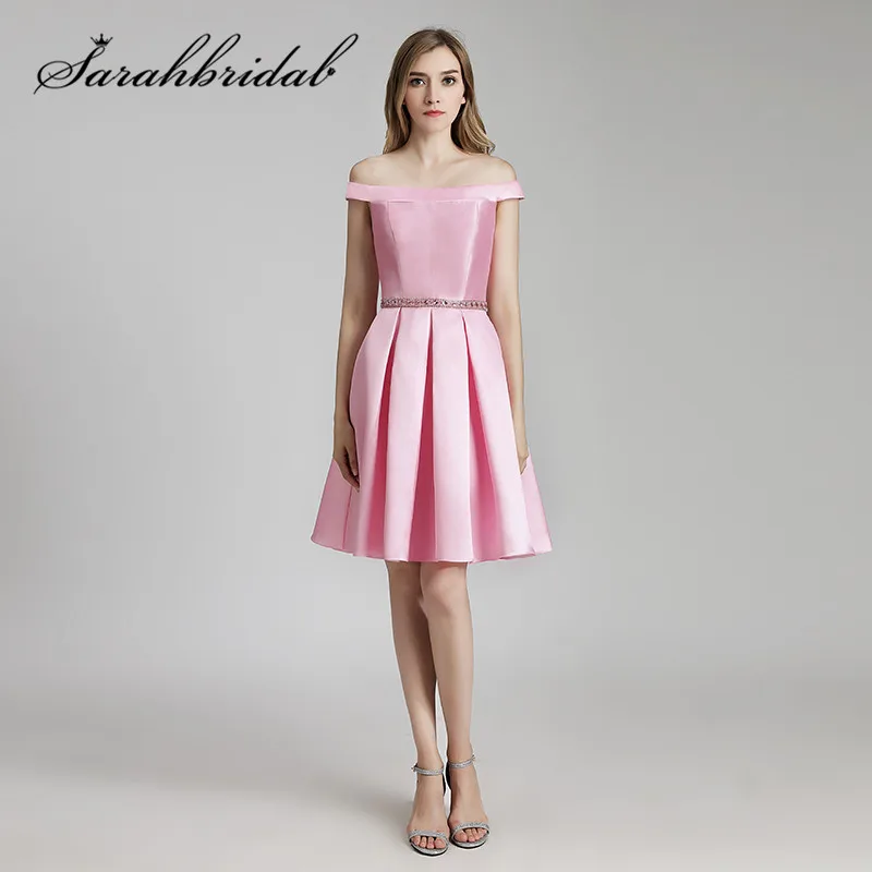 

Short Pink Bridesmaid Dresses Boat Neck Satin Beaded Sash Prom Party Gowns A Line with Ruffles Wedding Guest Wear LX513