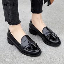 На плоской подошве Лоферы Для женщин подлинные кожаные туфли-лодочки круглый носок, украшенные бахромой и кисточками; украшение из лакированной кожи Туфли без каблуков; повседневная обувь C923