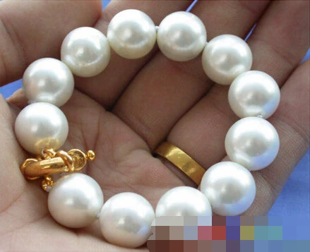 

01197 WHITE ROUND SOUTH SEA SHELL PEARL BRACELET