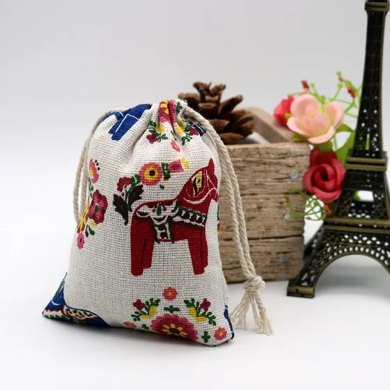 10pcs/lot Cute Linen Drawable Cotton Bags 9x12cm Handmade Travel Packaging Pouches Dry Small Cloth Jewelry Cotton Bags for Party - Цвет: cockhorse