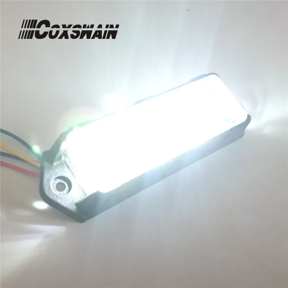 o carro da cor dupla conduziu 01