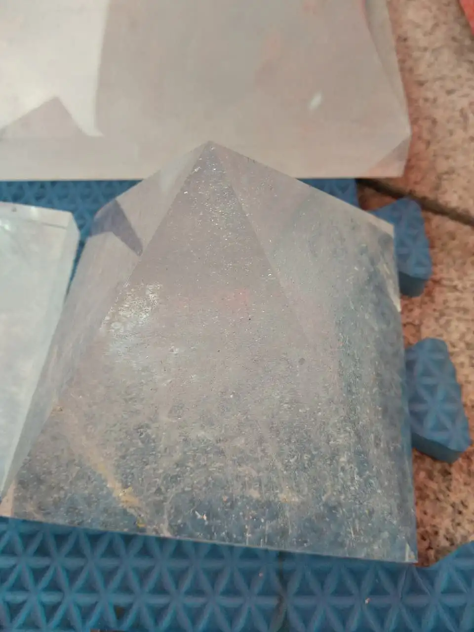 1000g Natural Clear Quartz crystal pyramid healing fengshui crystalsin