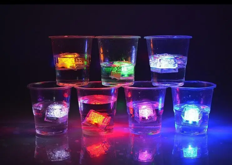 Полихромная флэш-Ice жидких активных светящиеся Ice Cube огни Decor Light Up Bar Club Свадебная вечеринка шампанское башни напиток