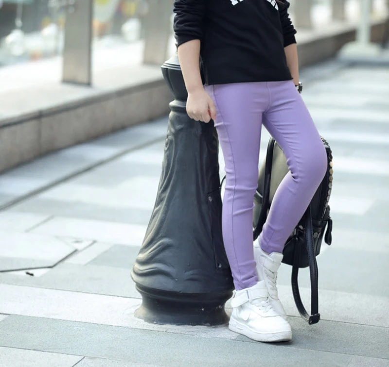 Джинсы для девочек леггинсы для девочек; Детские хлопковые джинсовые узкие брюки Карамельный Цвет Детские узкие джинсы эластичность 4-13Years GL17 - Цвет: Purple