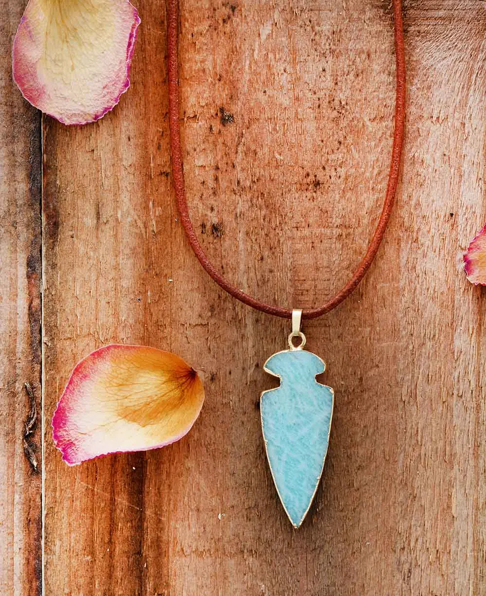 

Natural Stone Arrowhead Pendant Necklaces Genuine Leather Charm Necklace Women New Fashion Vintage Necklaces Jewelry