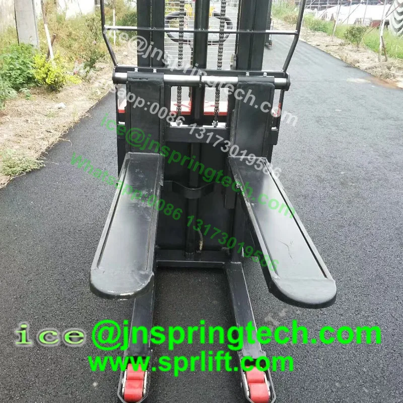 

Powered pallet truck use for transport of goods with high efficiency