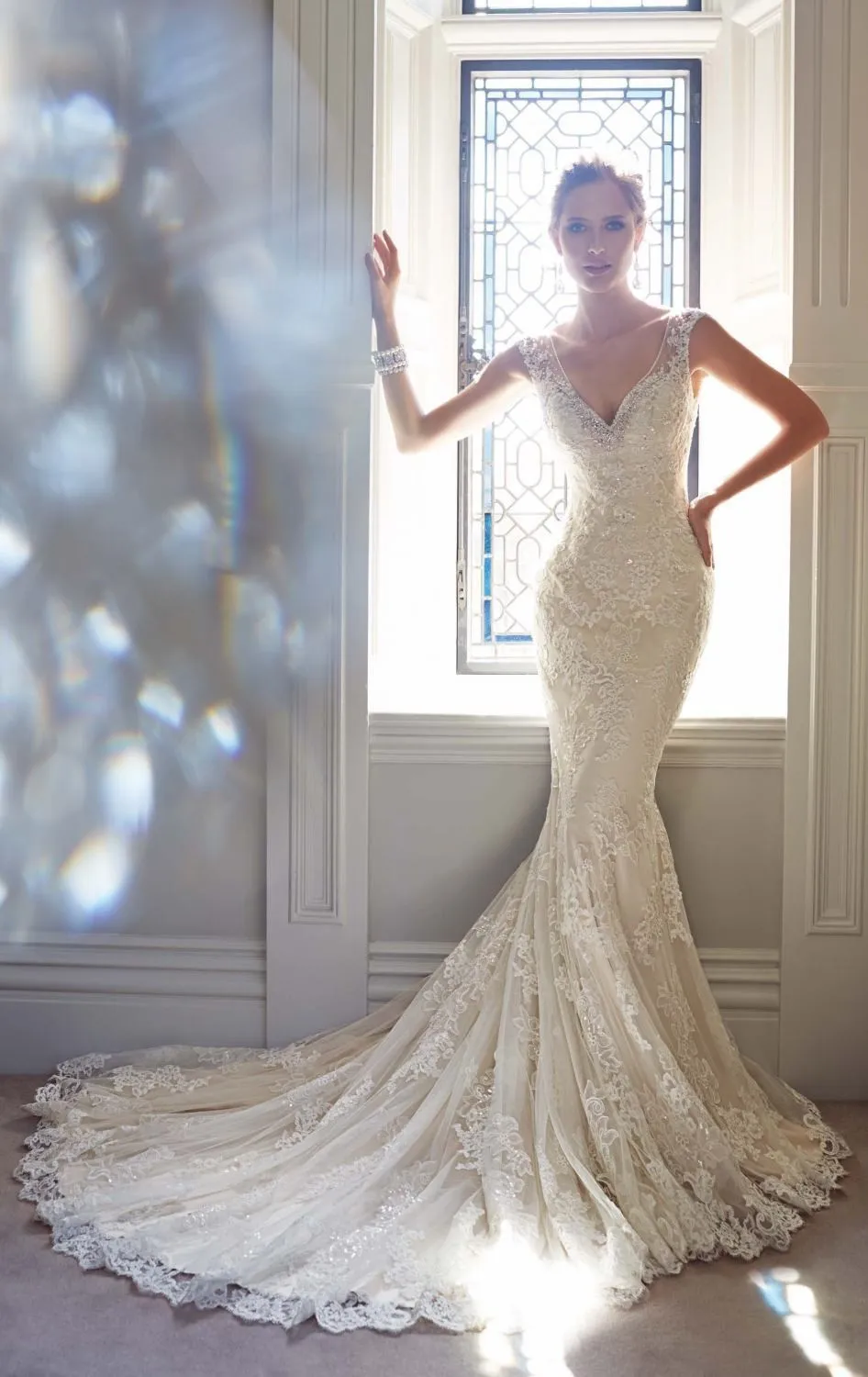 

2015 New Arrival Fashion Sexy V Neck Sleeveless Bridal Gown Lace Appliques Pregnant Mermaid Celebrity Wedding Dresses Plus Size