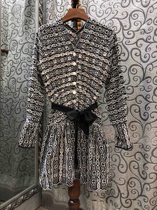 

2019 Early Autumn New Woman's Irregular Neckneck Chain-button Printing Lace with Received Waist Long Sleeve Dress 711