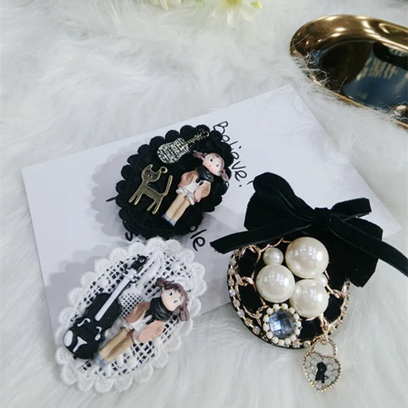 

Fashion Trend Pearl Velvet Butterfly-knotted Doll Geometric Brooch Fashion Accessories
