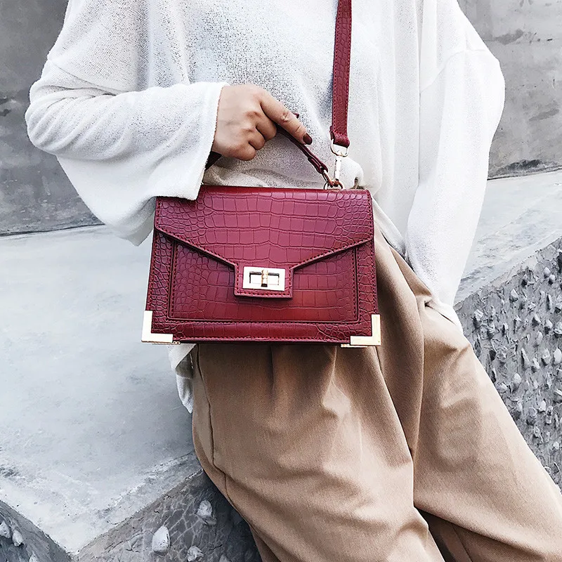 

Vintage Women Crocodile Pattern Bag Leather Handbags Designer Fashion Lock Shoulder Messenger Bags Ladies Metal Frame Flap Totes