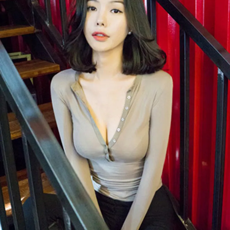 

Women Sexy Low Cut V-Neck Button T Shirt Bottoming Long Sleeve Slim T-shirt femmes