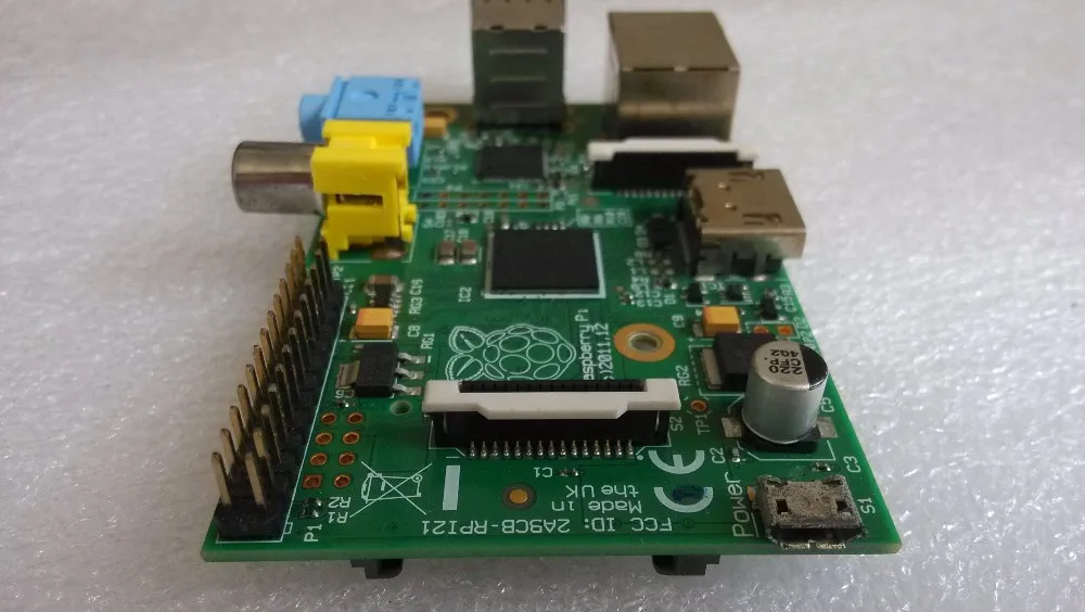 Используется Raspberry Pi Модель B 512 МБ ОЗУ, 700 МГц, Модель B Raspberry Pi, BCM2835, сделано в Великобритании, Rev 2,0 512 МБ ОЗУ