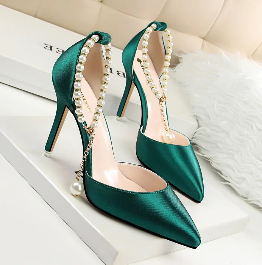 

Free shipping stylish and elegant high-heeled shoes of fine silk surface shallow mouth pointed diamond pearl word strap sandals