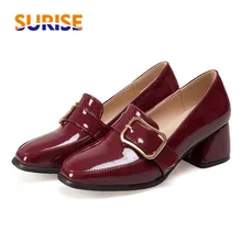 Большой Размеры Повседневное на высоком блочном толстом Каблучки женские лоферы Лакированная кожа квадратный носок Пряжка деловая модельная одежда в британском стиле пикантные красные женские Туфли без каблуков