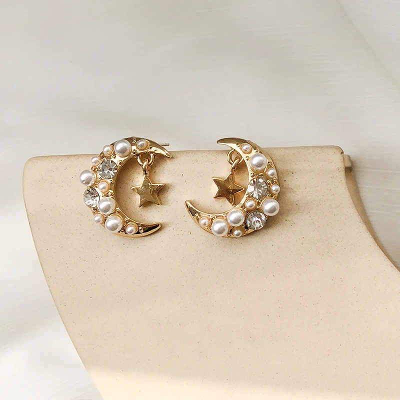

Elegant Imitation Pearls Clip Earrings Lady Girls Shinny Temperament Small Star Moon Clip on Earrings No Pierced Ear Hole