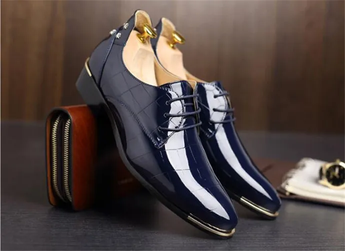 Модные Для мужчин с острым носком Лакированная кожа Оксфорд Заклёпки Обувь Мужские модельные туфли Бизнес Мужская Свадебная обувь большие size47 48