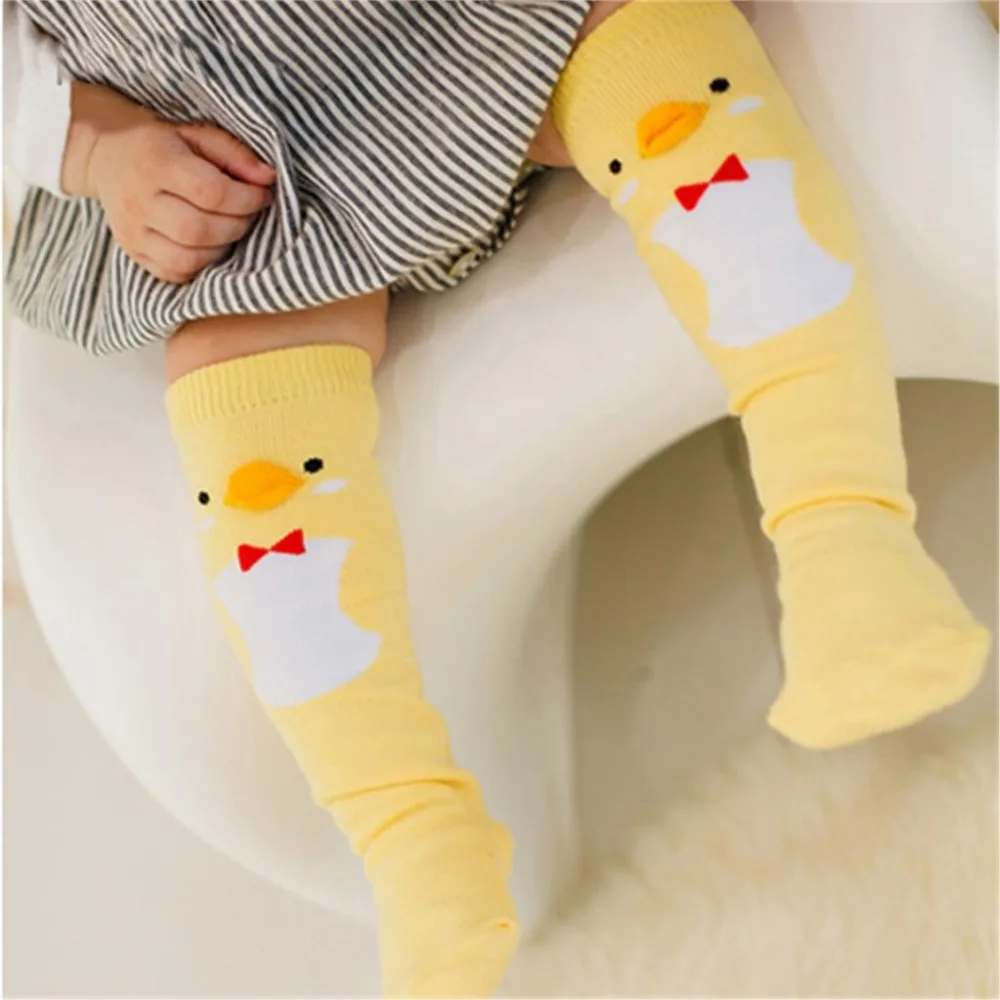 Мальчика Носки носки до колен для детей, хлопковая одежда ярких цветов для новорожденных носки для девочек Нескользящие носки для малышей, детские гольфы с мультипликационным принтом