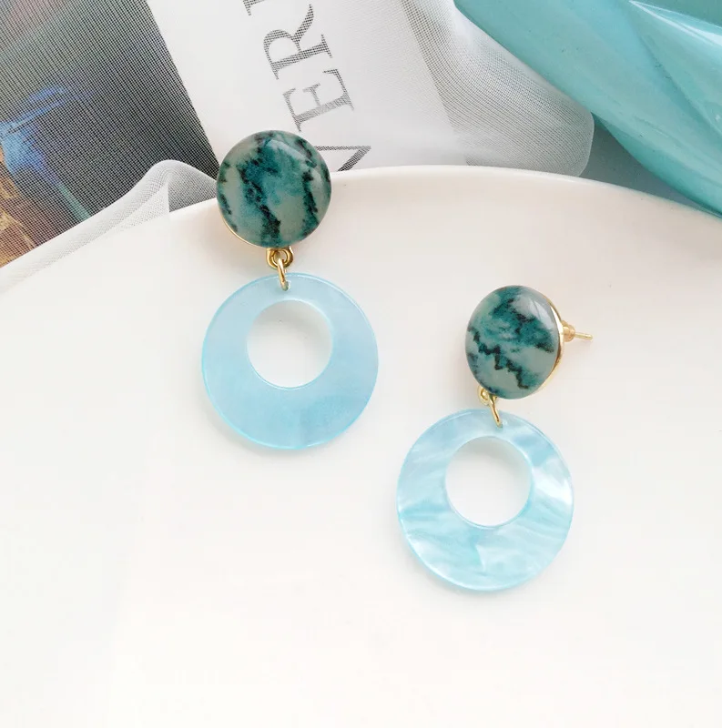 

Multicolored Hollowed out Connected Round Disc Slice Clip Earrings without Piercing Geometric Plastic Resin Ear Clip on Earrings