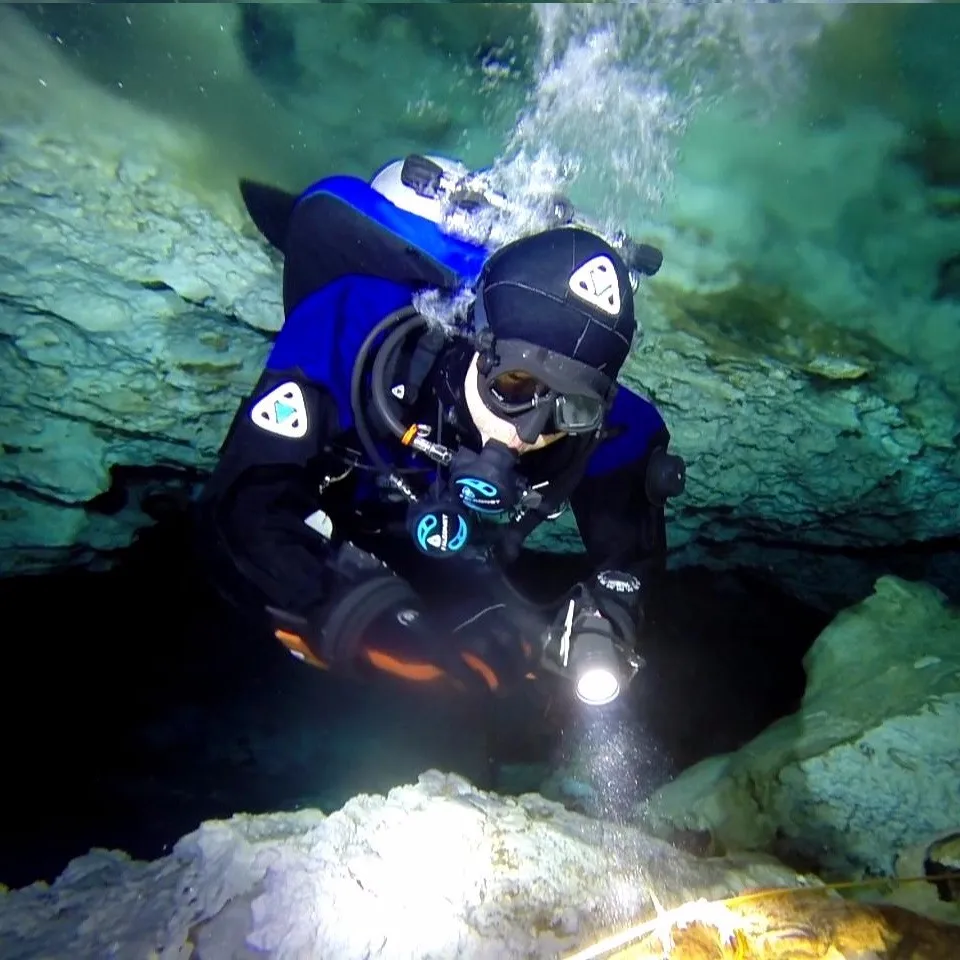 ez j1500 cave diving light