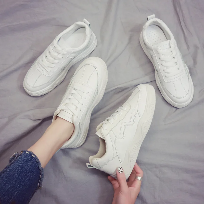 

Little white shoes female students Korean version of the basic wild air flat net red summer white shoes 2019 new board