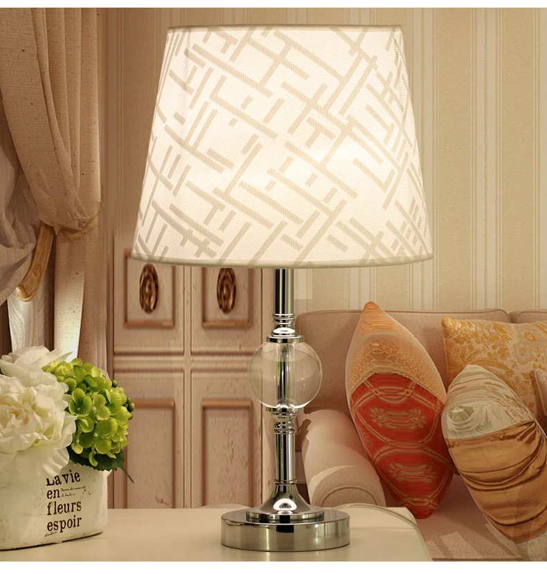 

European crystal desk lamp. Bedroom bedside lamp. Creative wedding lamp.