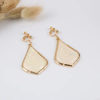 

Luxury Elegant Imitation Abalone shell Clip On Earrrings Geometric Classic Pattern No Pierced For Female Wedding Party Ear Clip