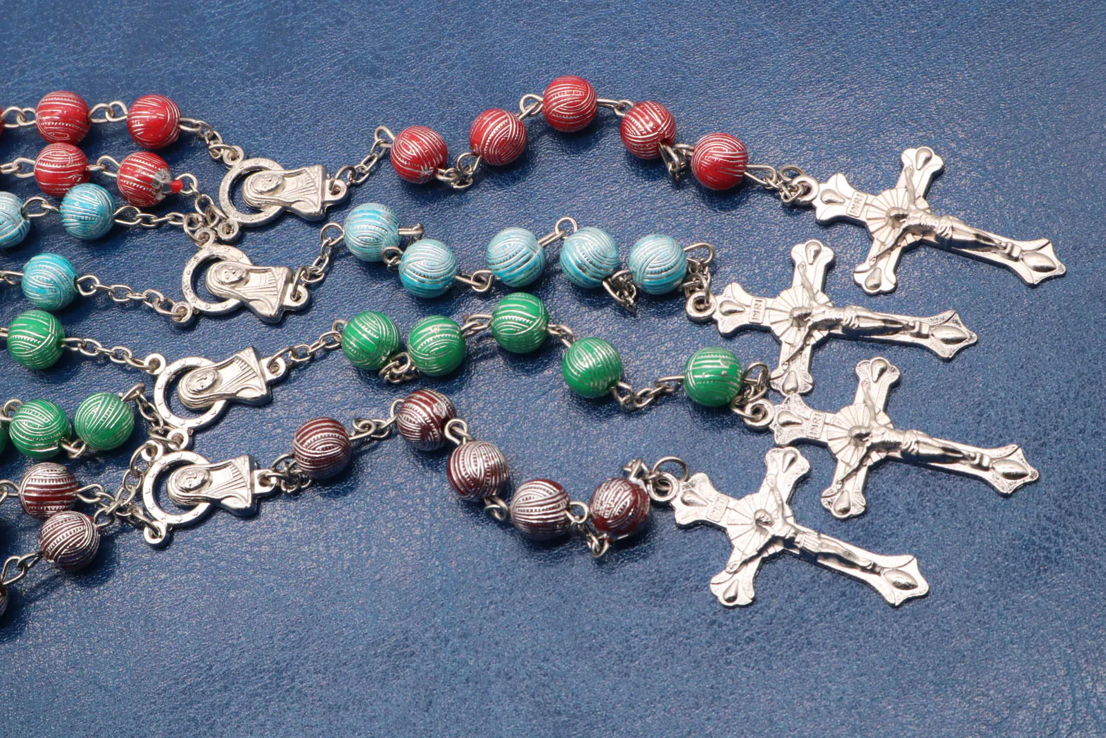 

Plastic silver thread, Catholic rosary necklace, religious father rosary sacred land, central maxie chain necklace.