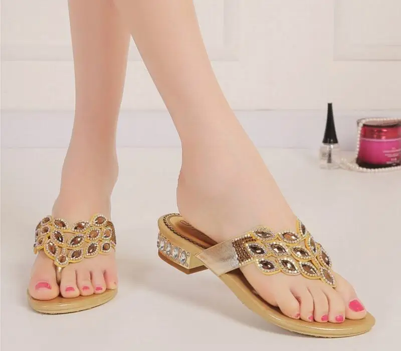 Новинка летние сандалии со стразами больших размеров 34–44 женские тапочки с кристаллами с плоской подошвой на низком каблуке вьетнамки женская пляжная повседневная обувь - Цвет: gold