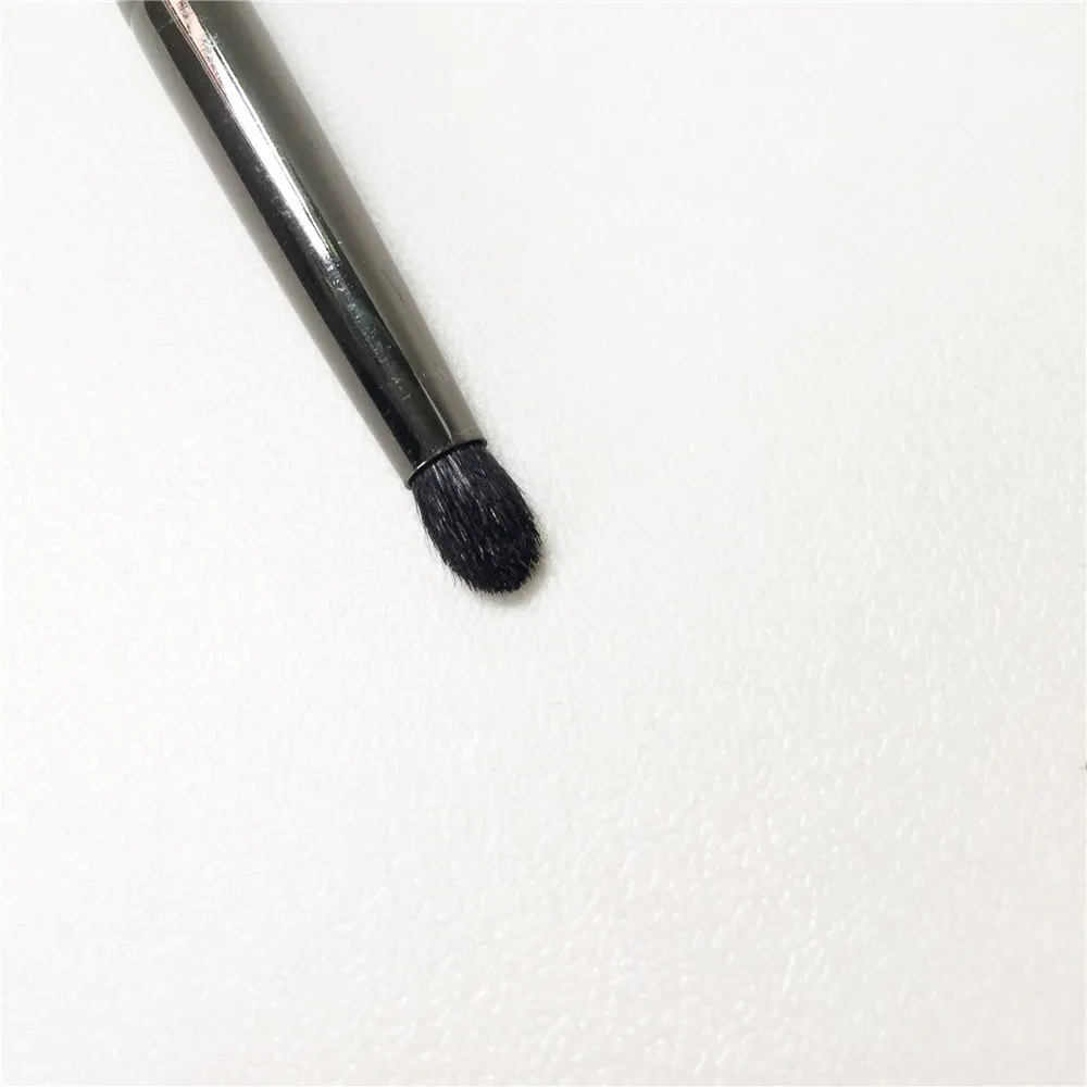 Lydia T-211 Pencil Brush _ 2