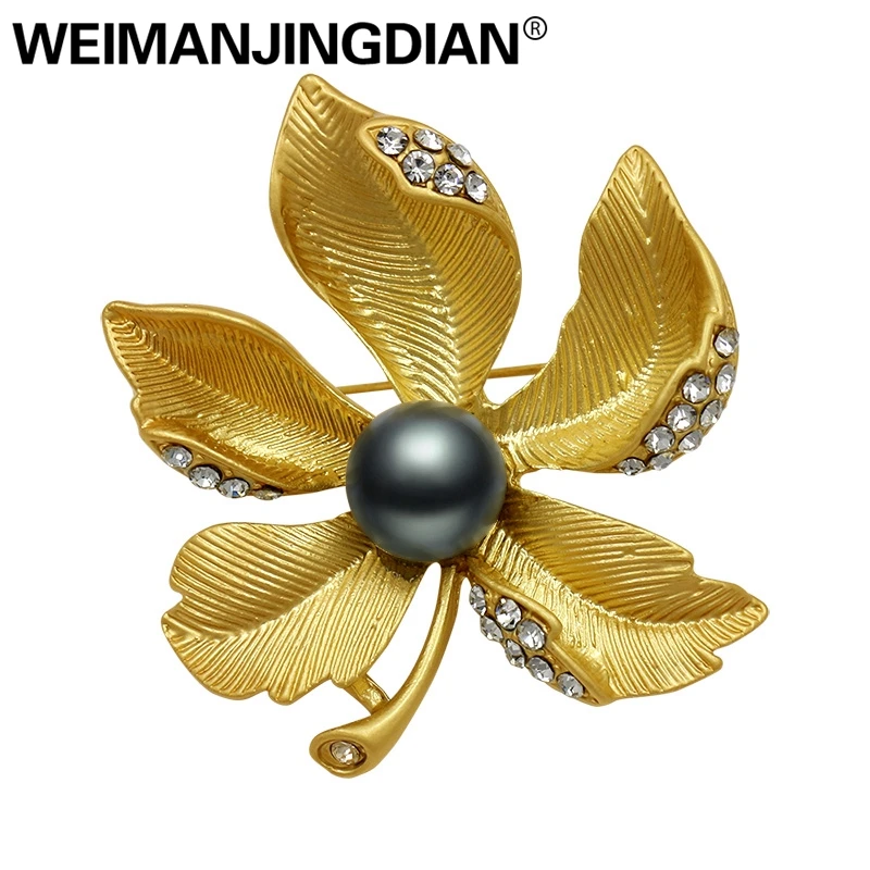 

New Arrival Matte Gold / Silver Color Plated Simulated Pearl and Rhinestones Five Petals Flower Brooches for Women