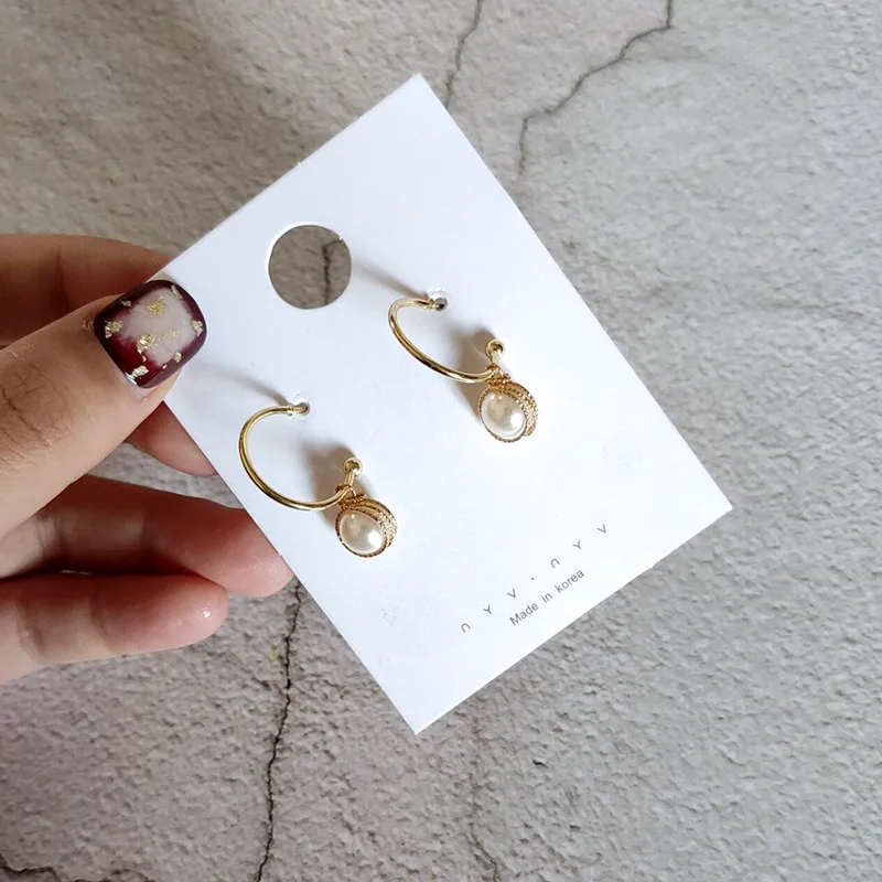 

2019 Korean version of the net red with the simple temperament pearl earrings retro cold gold wire ball earrings for women