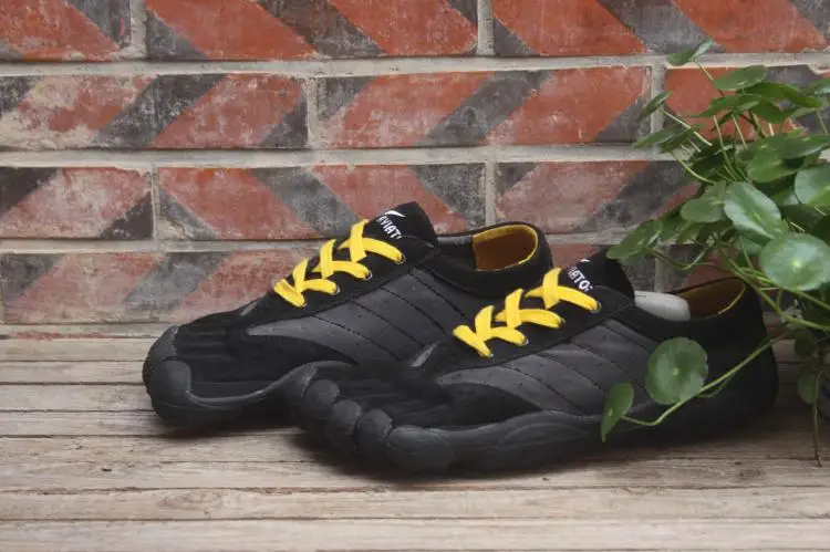 

Men five Fingers Outdoor GYM walking shoes males Slip-Resistant genuine leather LightWeight Sneakers mens 5 TOE climbing Shoes