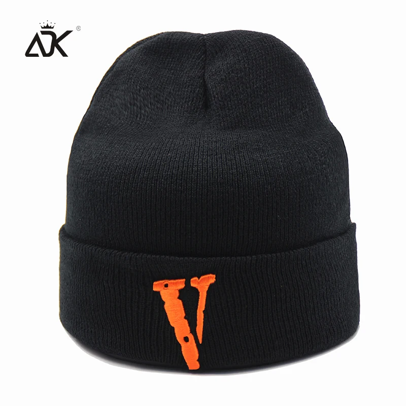 Осень вязаная шапка для девочек Кепки Женская Мода Вышивка V Капот Skullies