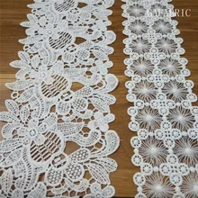 Laço bordado branco macio do laço de seda do poliéster da costura belamente para a roupa