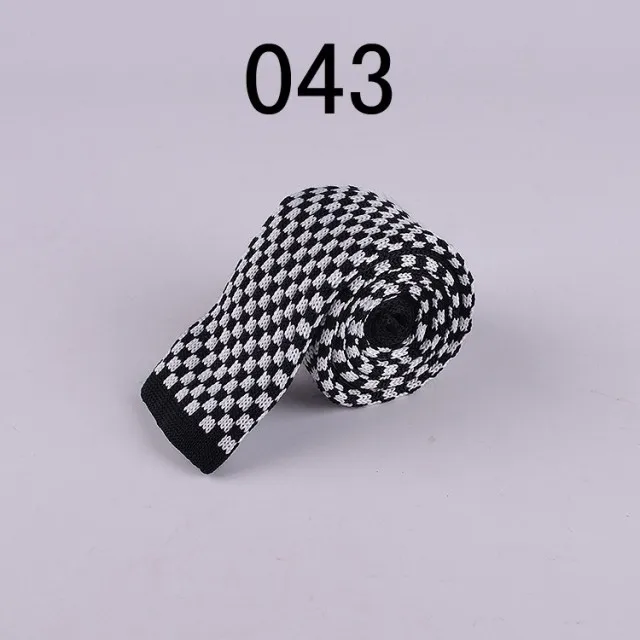 043