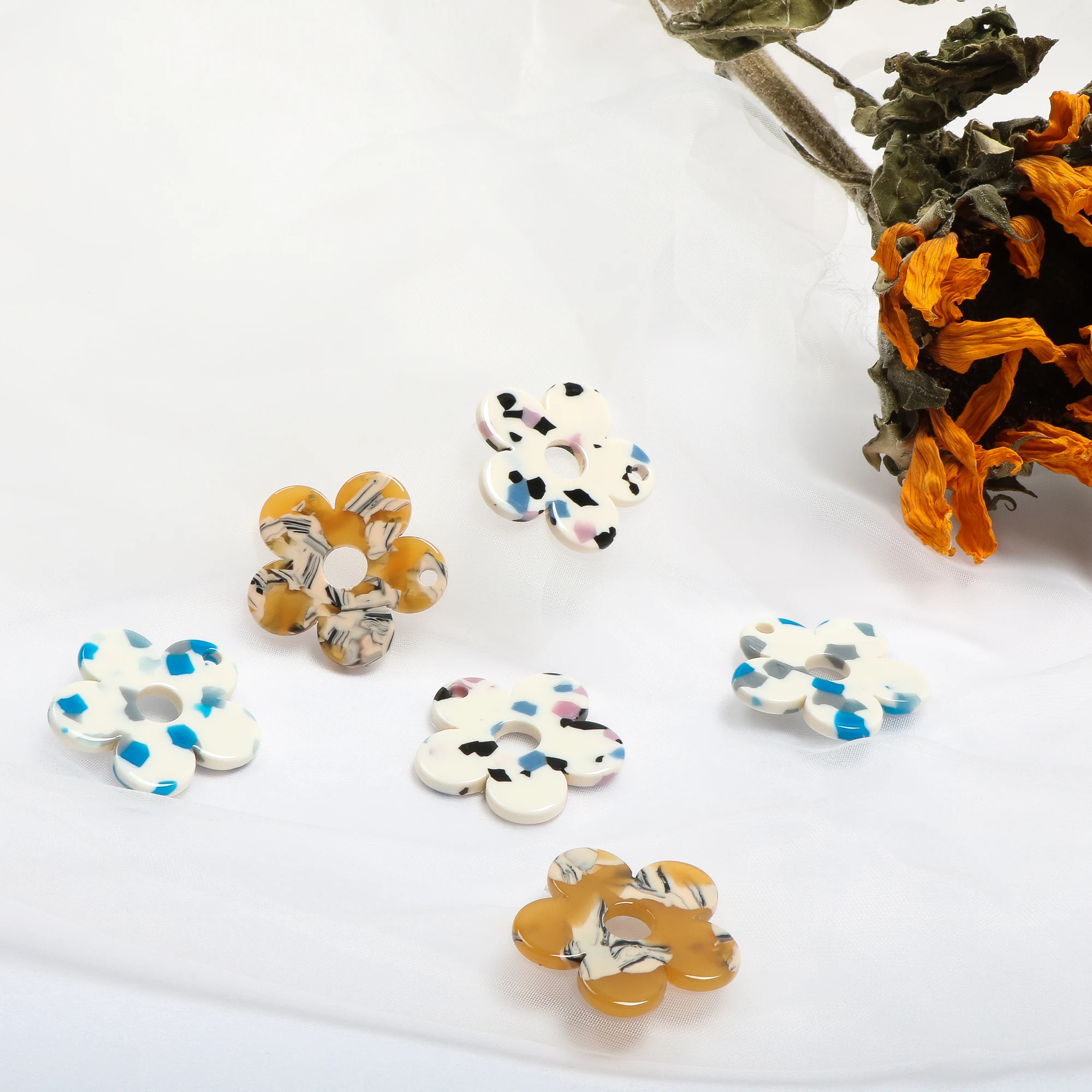 Ins wind cream particle acetic acid plate cute five large flowers DIY handmade jewelry earrings nail accessories materials Ins wind cream particle acetic acid plate cute five large flowers DIY handmade jewelry earrings nail accessories materials